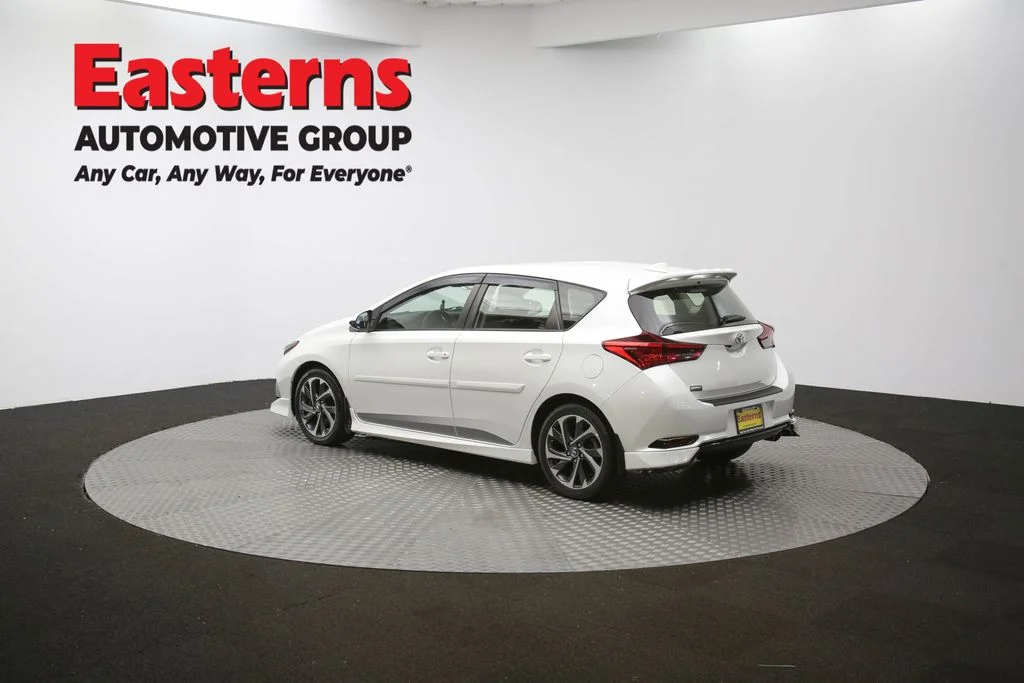 Used 2018 White Toyota Base image 59