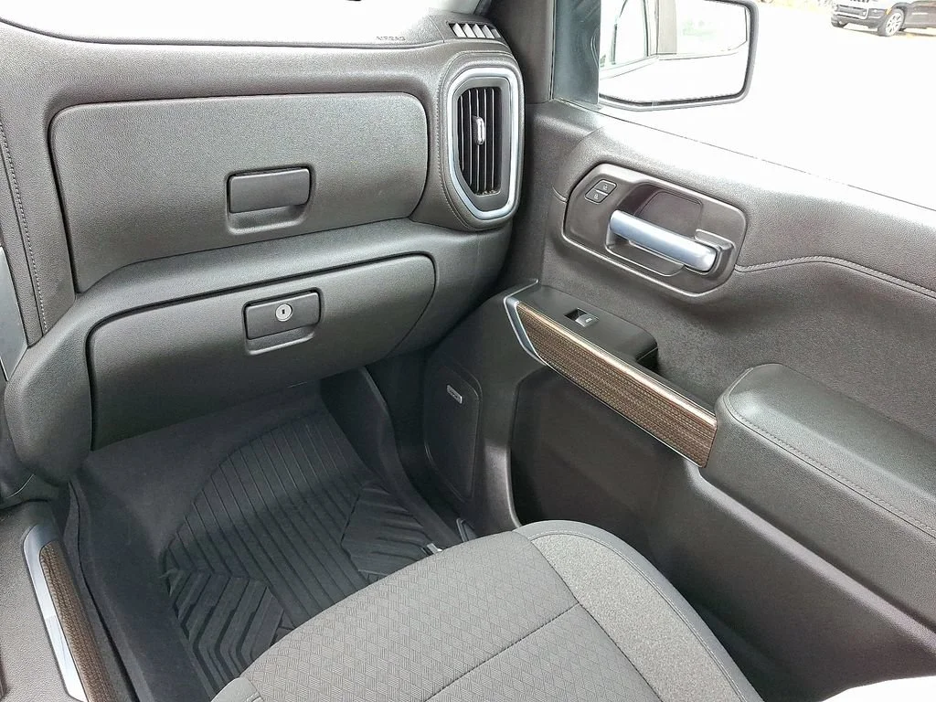 Used 2020 Silver Ice Metallic Chevrolet RST image 17