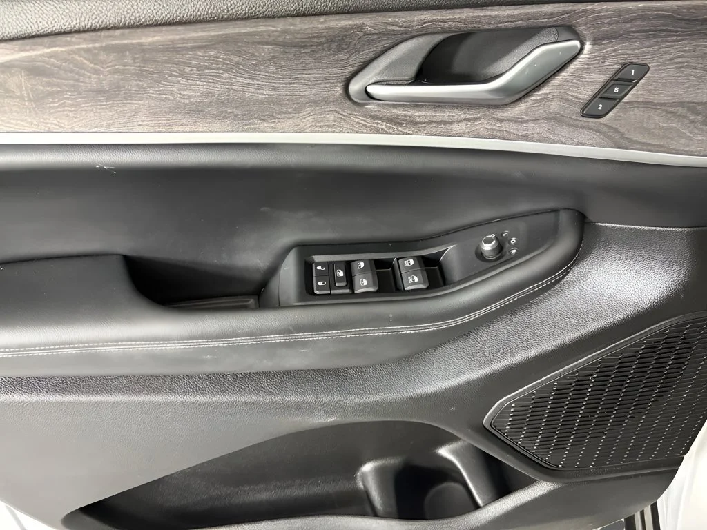 Used 2024 Silver Jeep Limited image 18