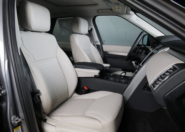 New 2026 Eiger Grey Land Rover Dynamic SE image 3
