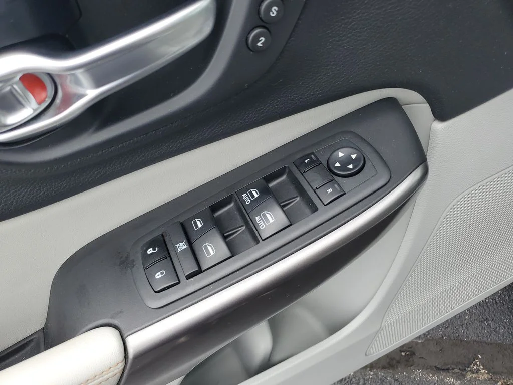 Certified Used 2019 White Jeep Limited image 20