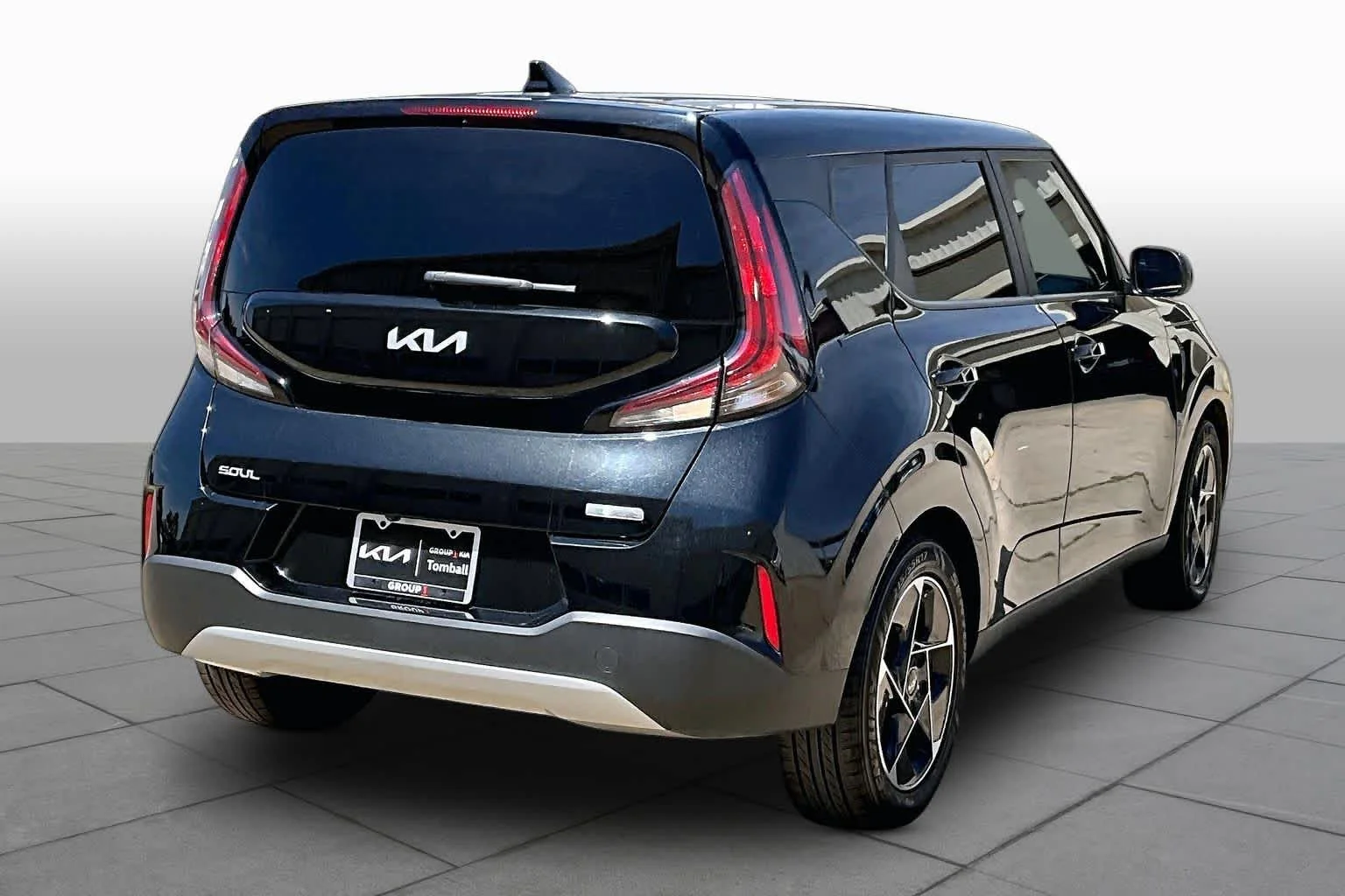 Used 2023 Fusion Black Kia EX image 12