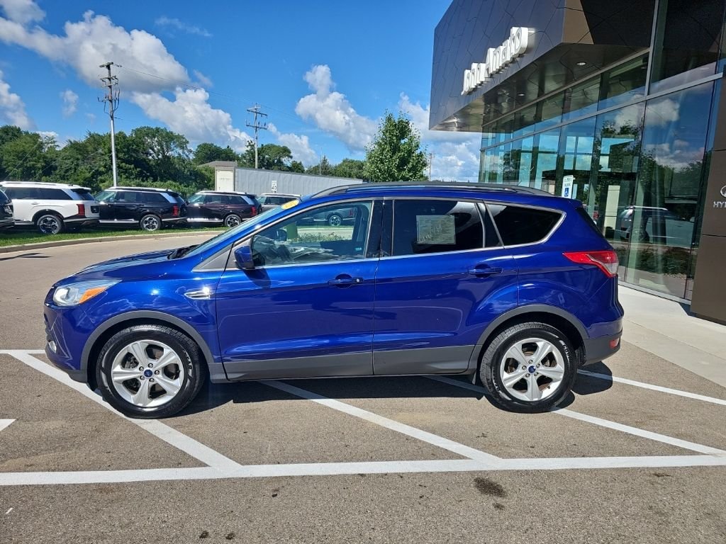 Used 2016 Ford Escape SE with VIN 1FMCU9G98GUB44792 for sale in Menomonee Falls, WI