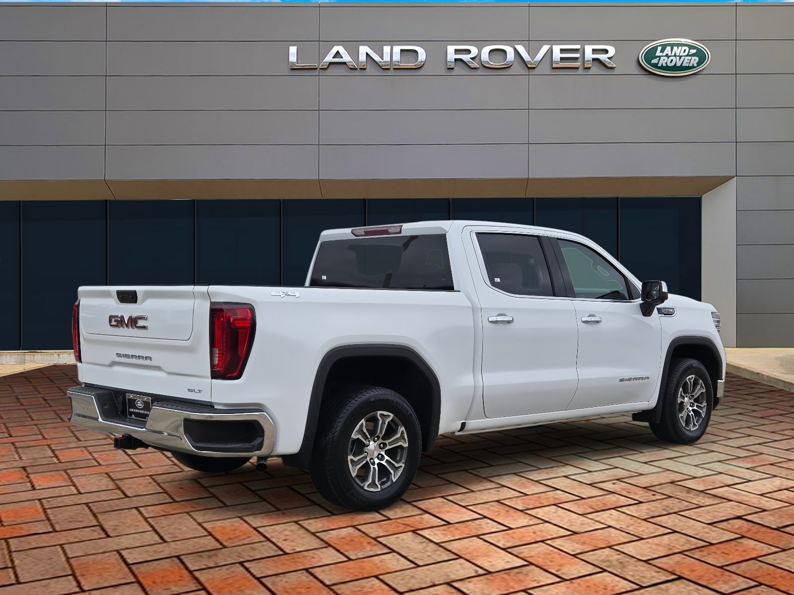 Used 2025 Summit White GMC SLT image 4