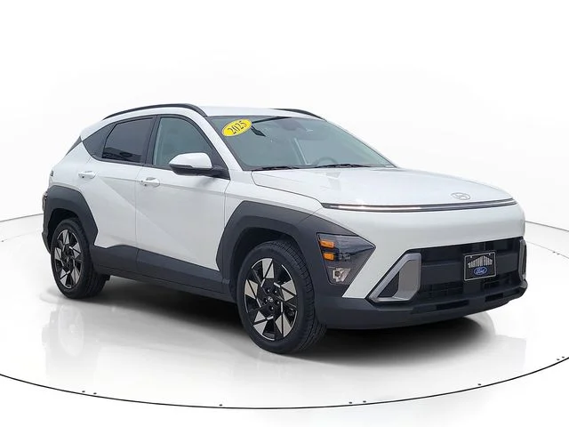 Used 2025 White Hyundai SEL image 3