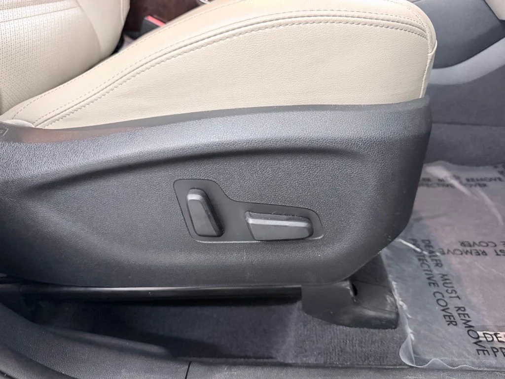 Used 2017 Snow White Pearl Kia EX image 44