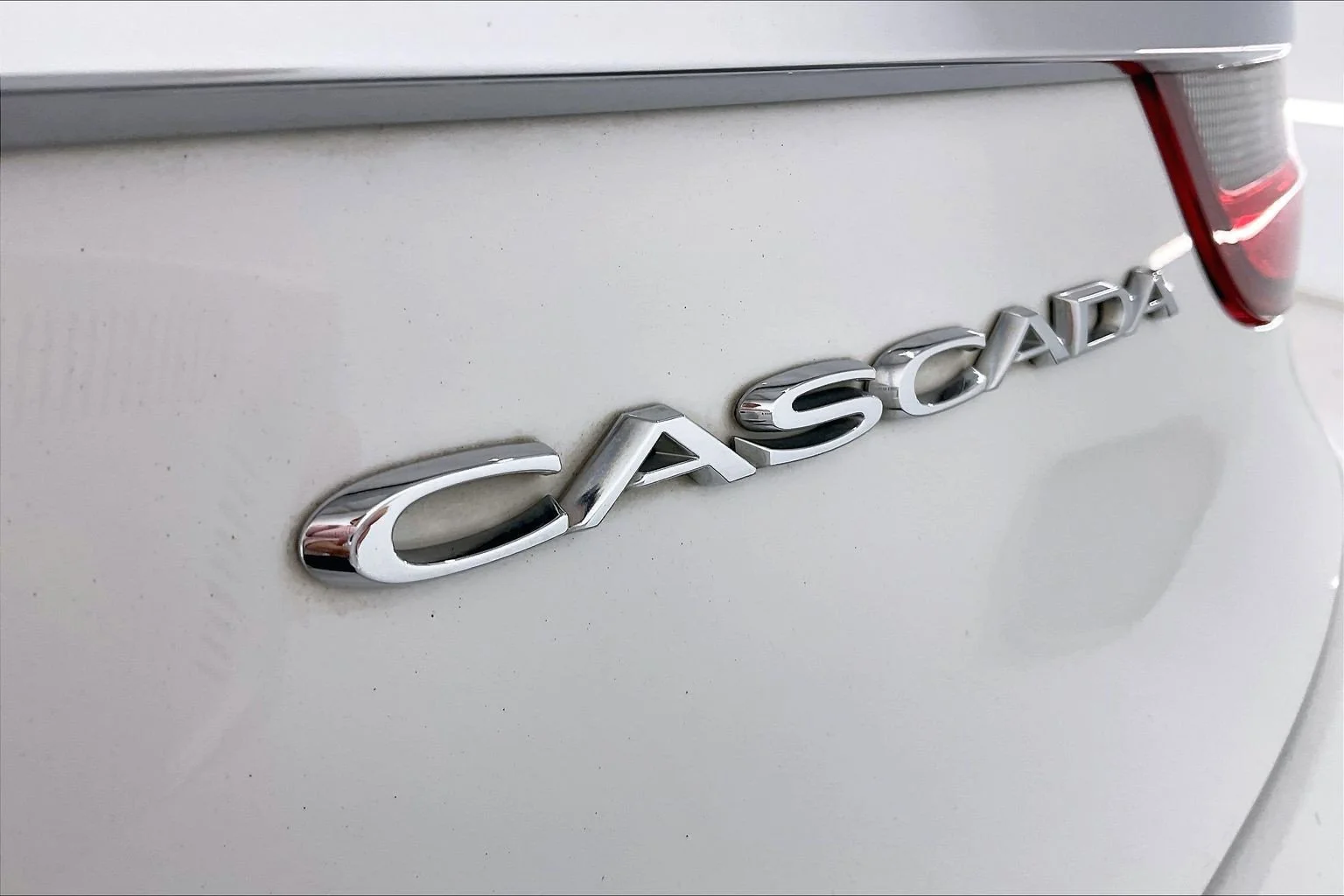 Used 2018 Summit White Buick Premium image 7