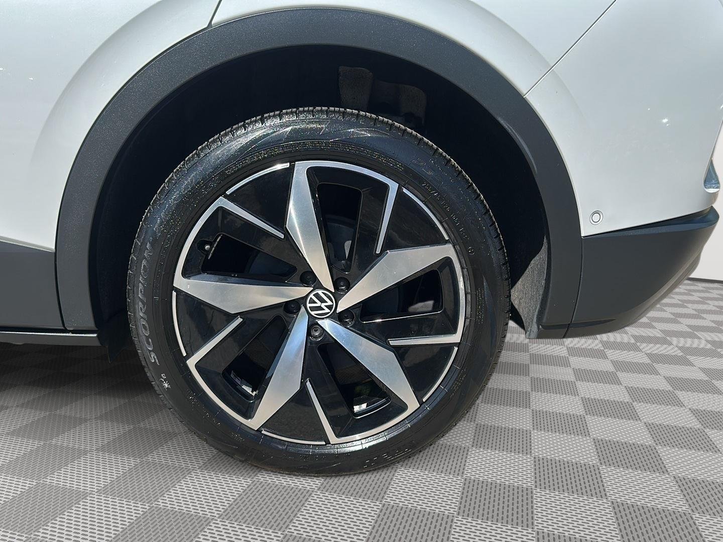 Used 2023 Opal White Pearl Volkswagen Pro S image 10