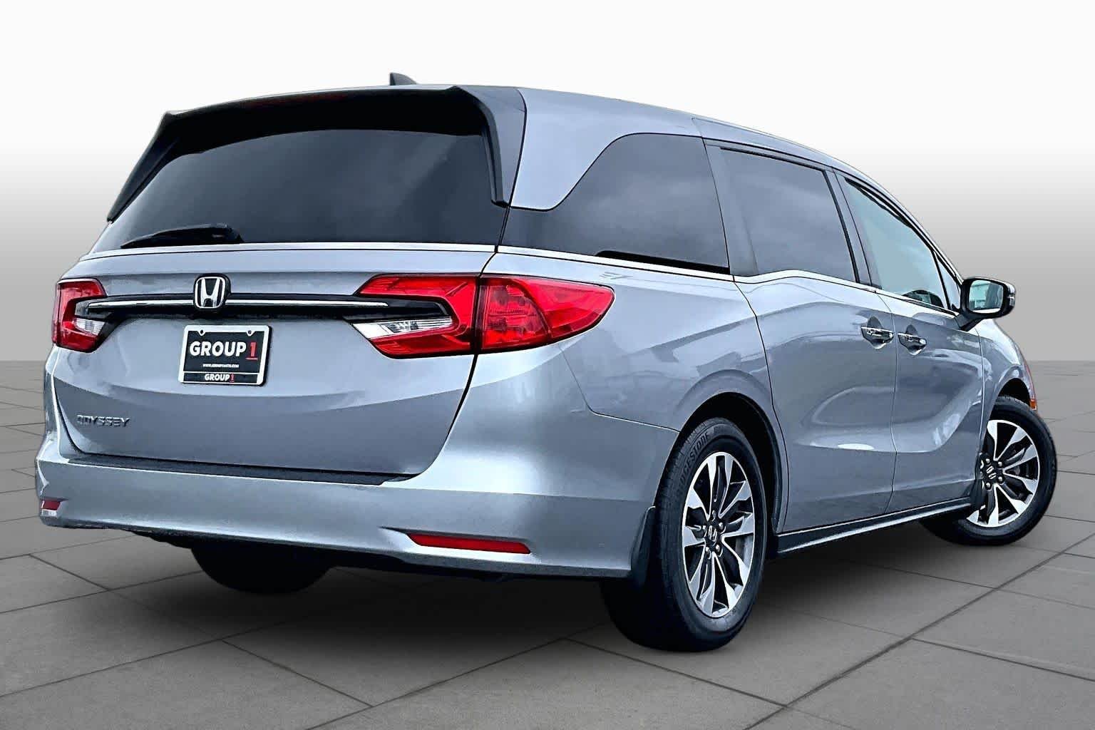 Used 2022 Lunar Silver Metallic Honda EX-L image 13