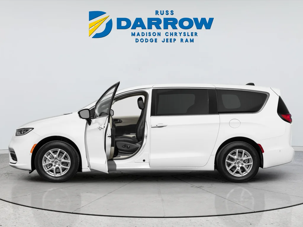 Used 2024 White Chrysler Limited image 2