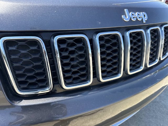 Used 2019 Gray Jeep Limited image 4