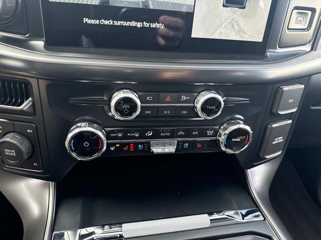 Used 2025 Iconic Silver Metallic Ford Lariat image 25
