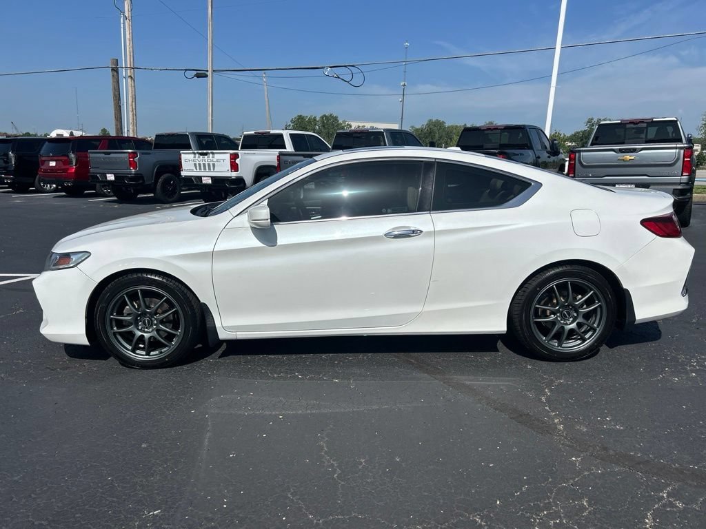 Used 2017 White Honda EX-L image 8