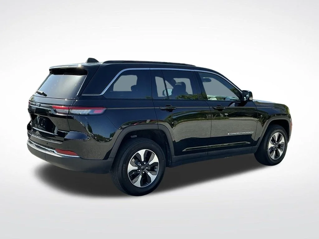Used 2024 Black Jeep 4xe image 17