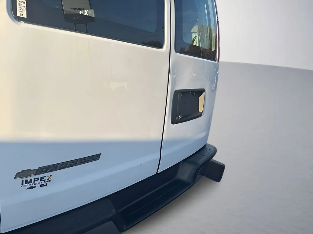 Used 2023 Summit White Chevrolet WT image 30