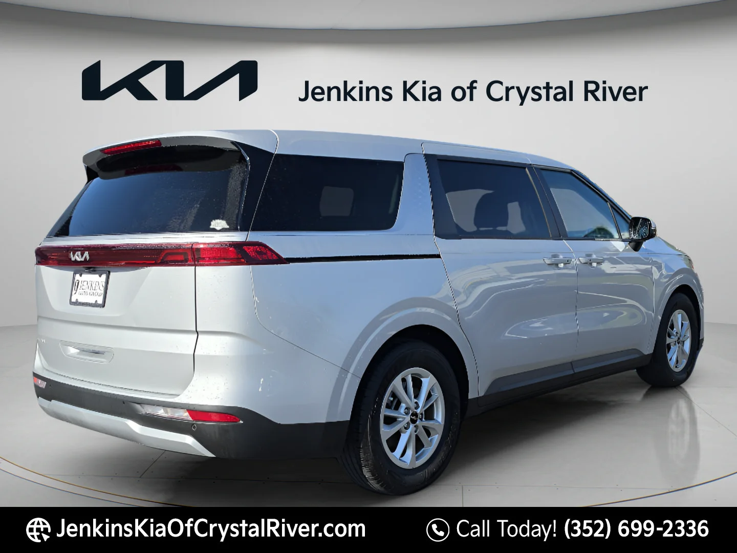 Used 2023 Silky Silver Kia LX image 5