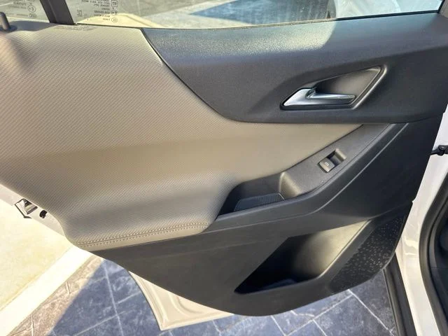 New 2027 White Chevrolet LT image 19
