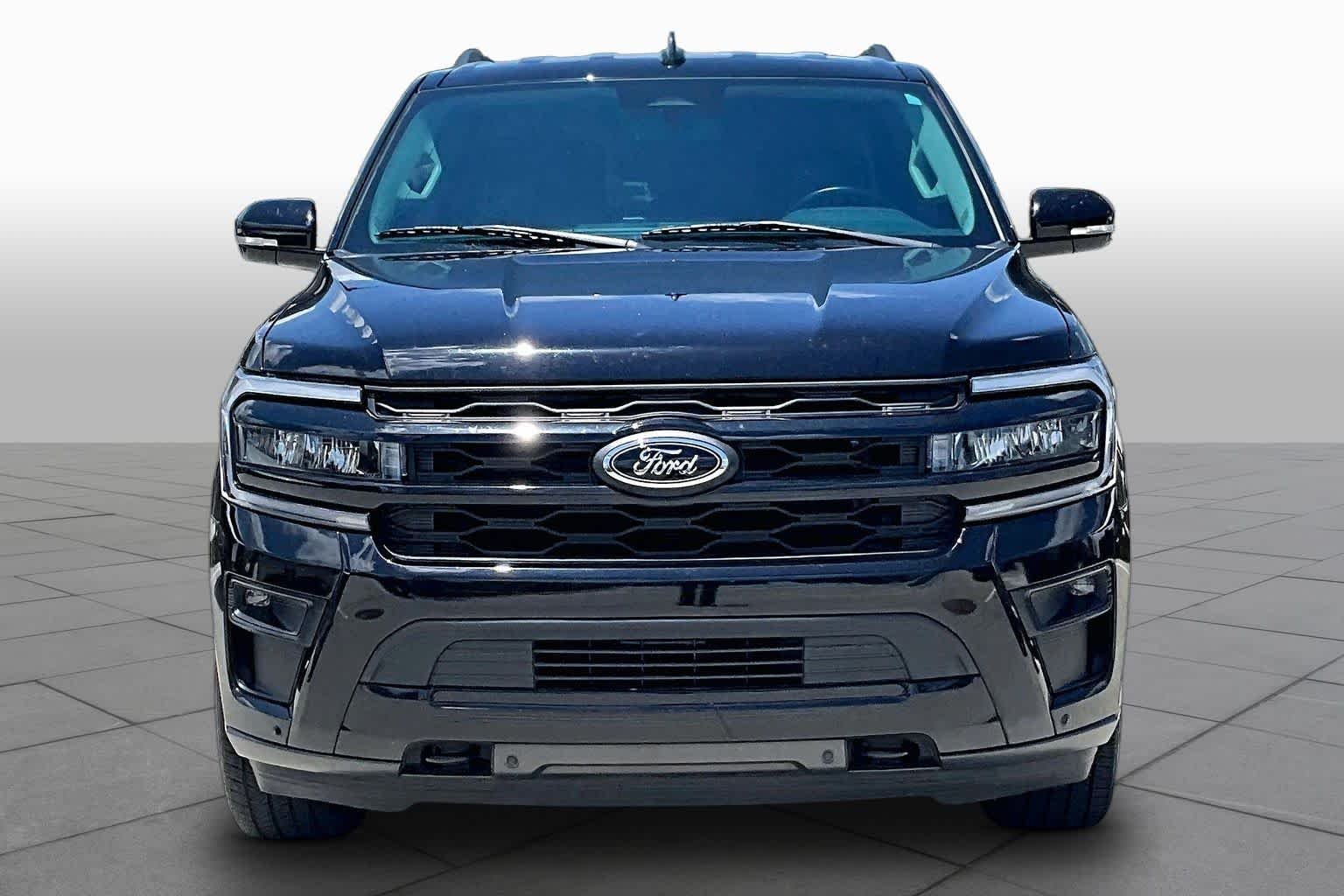 Used 2022 Agate Black Metallic Ford XLT image 4