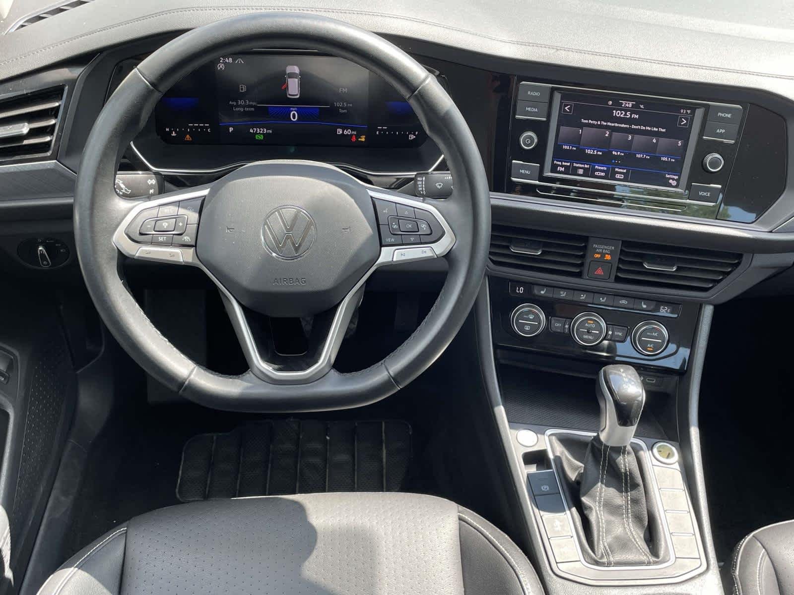 Used 2024 Pyrite Silver Metallic Volkswagen SE image 2