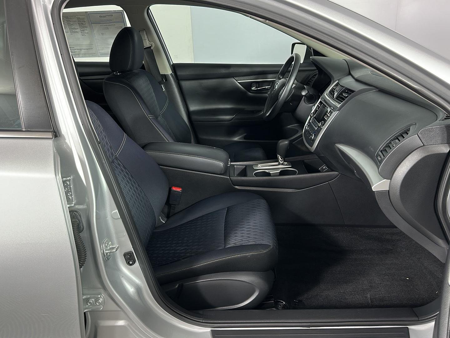 Used 2018 Brilliant Silver Nissan 2.5 S image 27