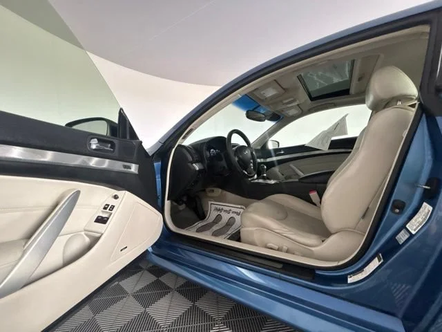 Used 2013 Lapis Blue INFINITI x image 2