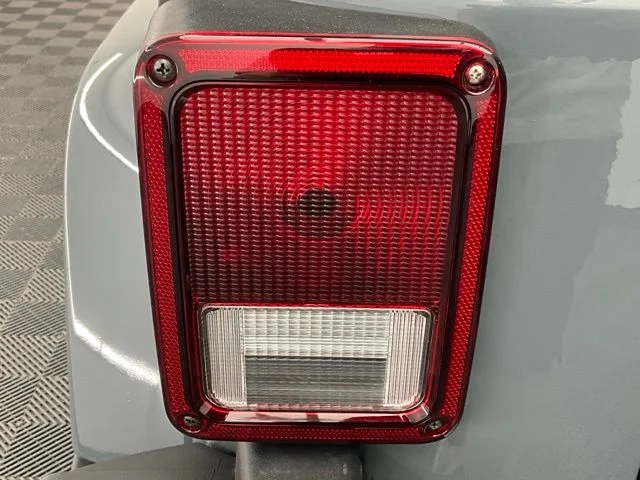 Used 2014 Gray Jeep Unlimited Sahara image 25