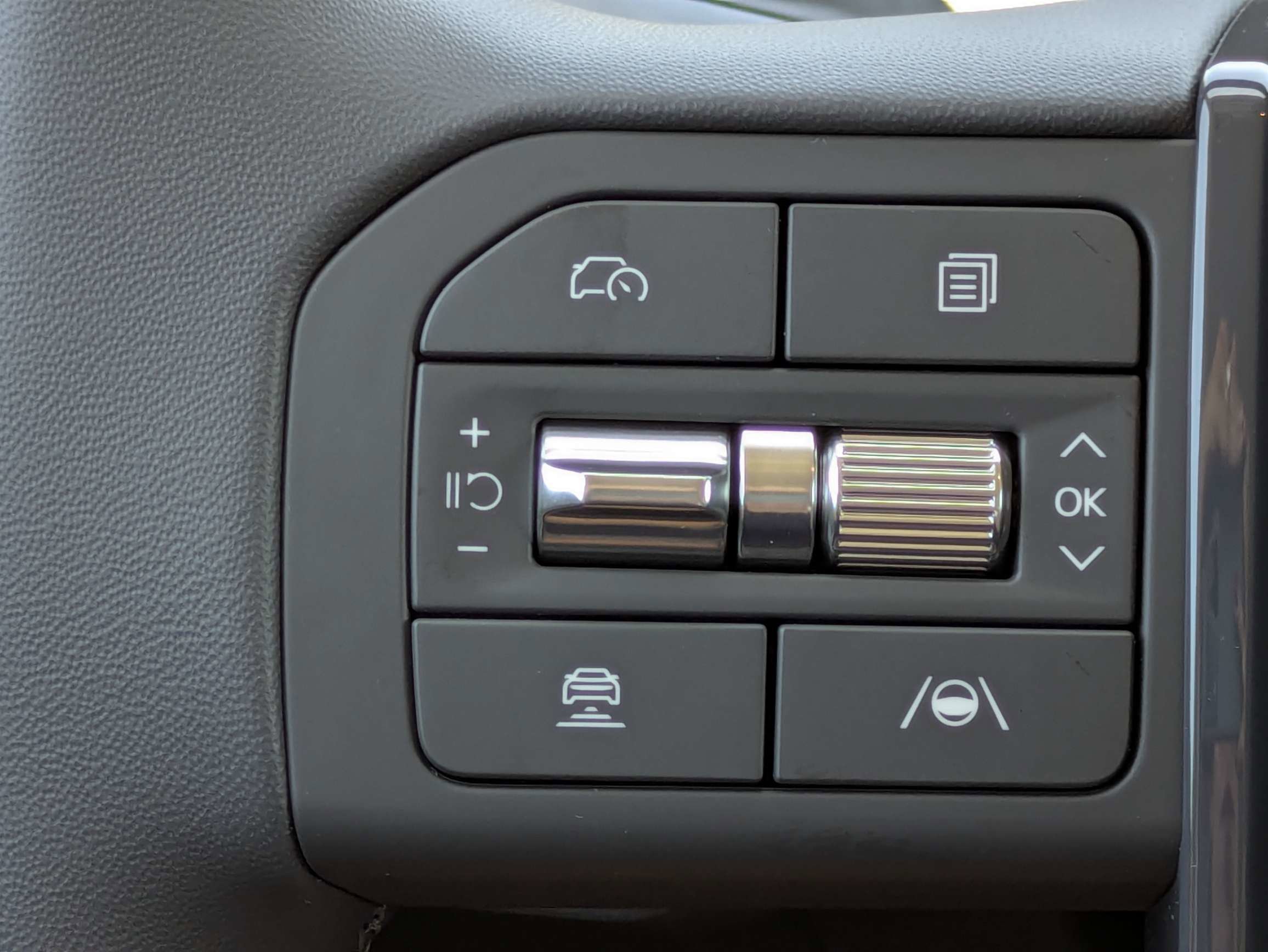 New 2027 Ivory Silver Kia S image 30