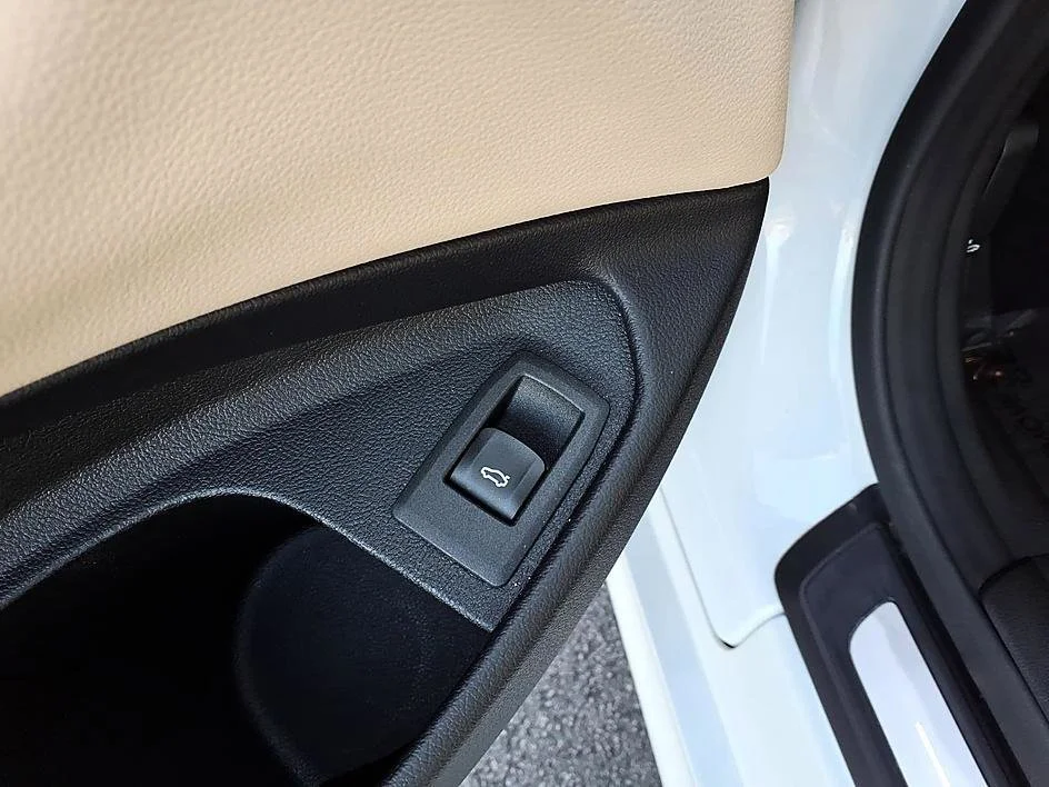 Used 2024 White BMW xDrive image 13