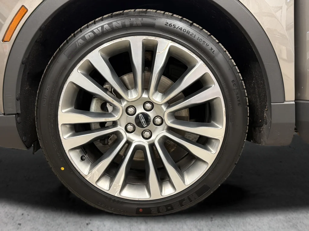 Used 2017 Gray Lincoln Reserve image 34
