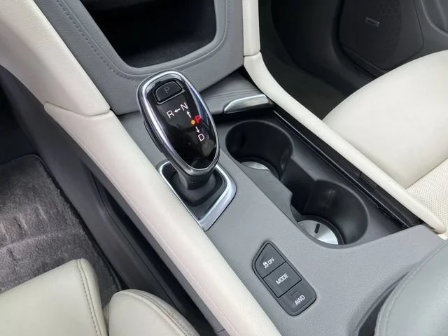 Used 2017 White Cadillac Luxury AWD image 15