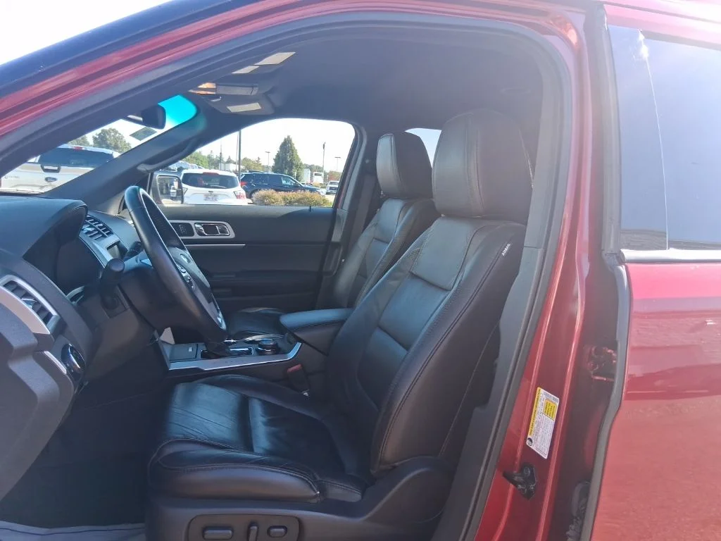 Used 2014 Ruby Red Metallic Tinted Clearcoat Ford XLT image 30