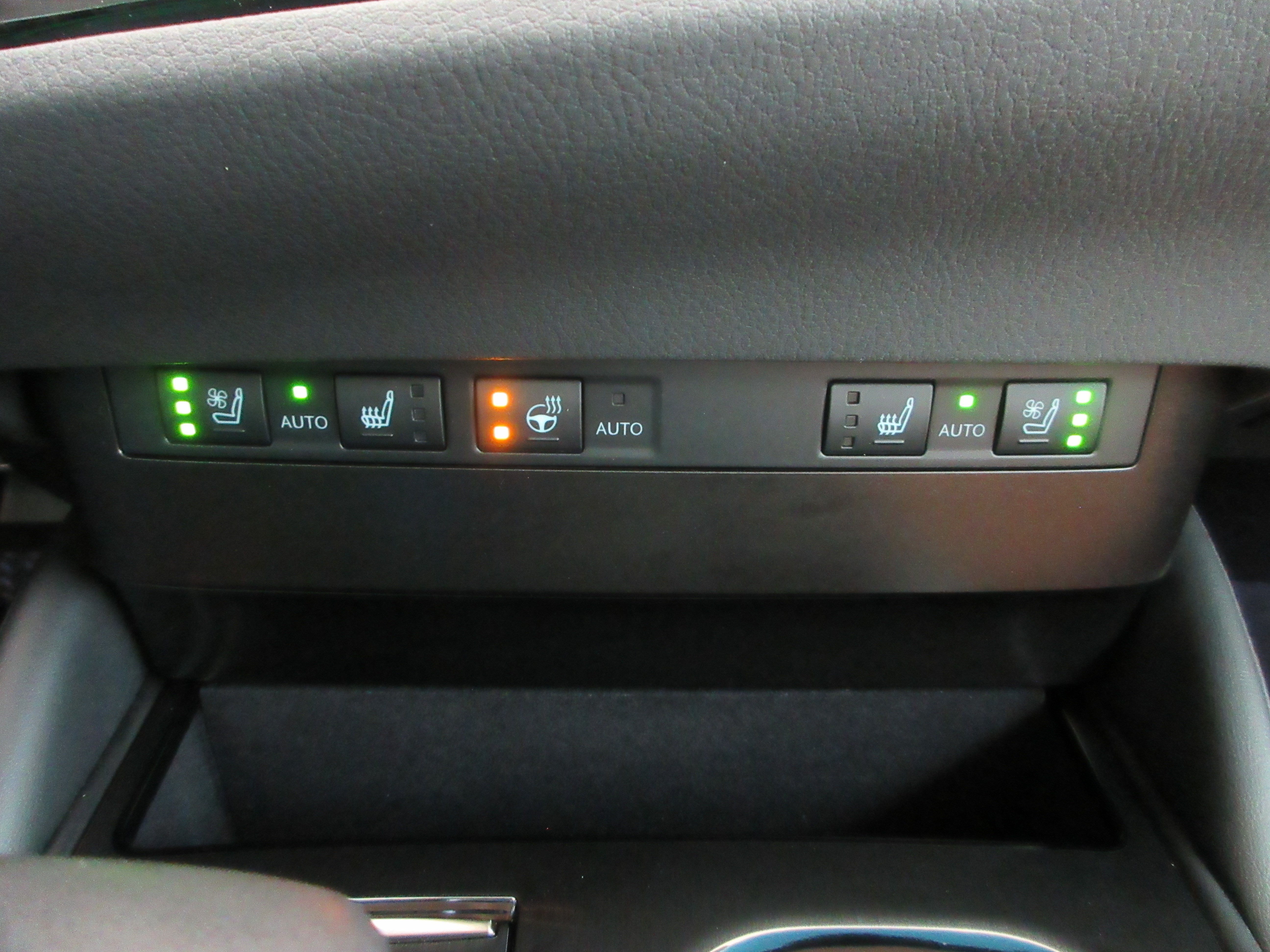 Used 2025 Nightfall Mica Lexus 300h image 45