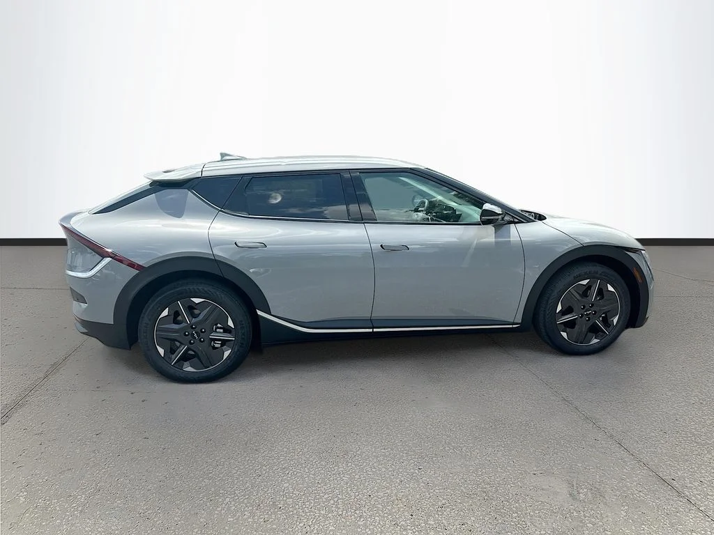 New 2026 Wolf Gray Kia LIGHT image 8