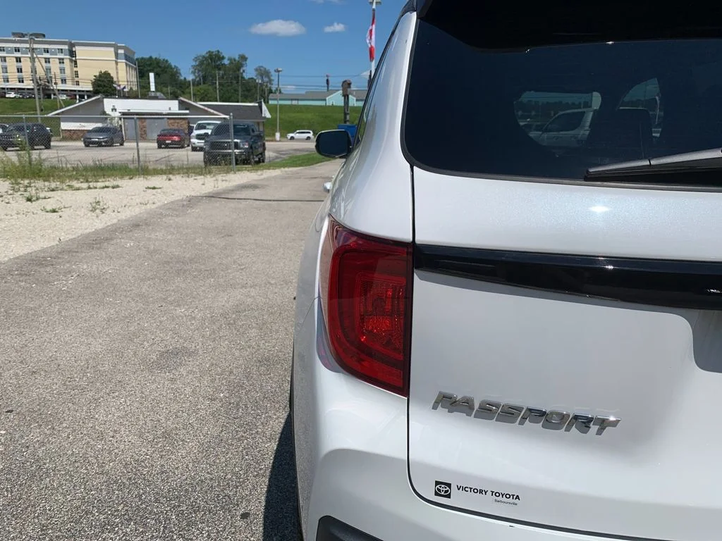 Used 2024 White Honda EX-L image 32