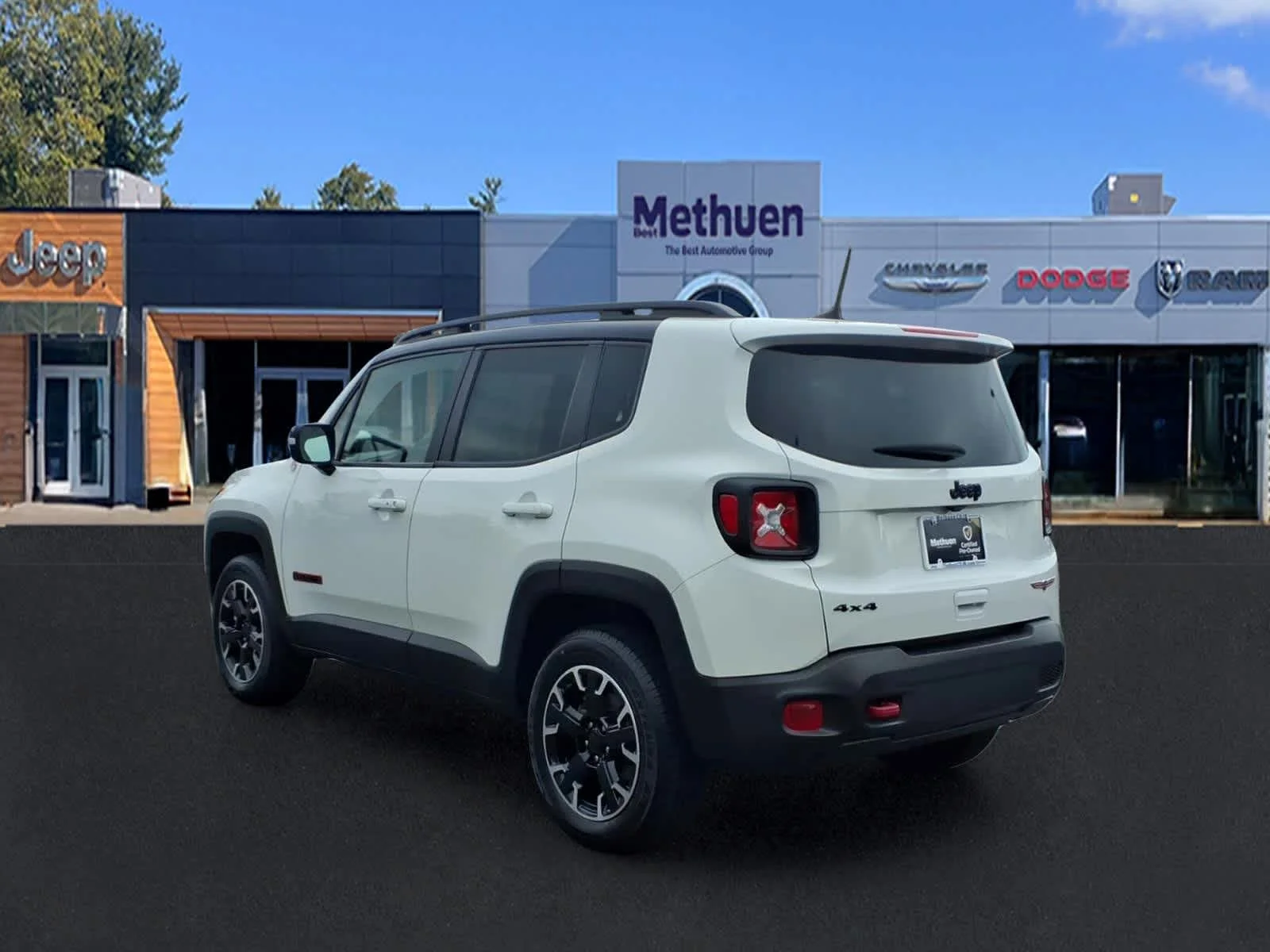 Used 2023 Alpine White Clearcoat Jeep Trailhawk image 7