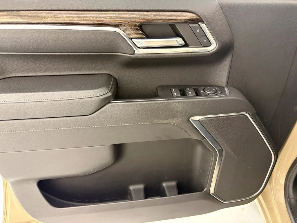 Used 2022 Beige GMC Elevation image 32
