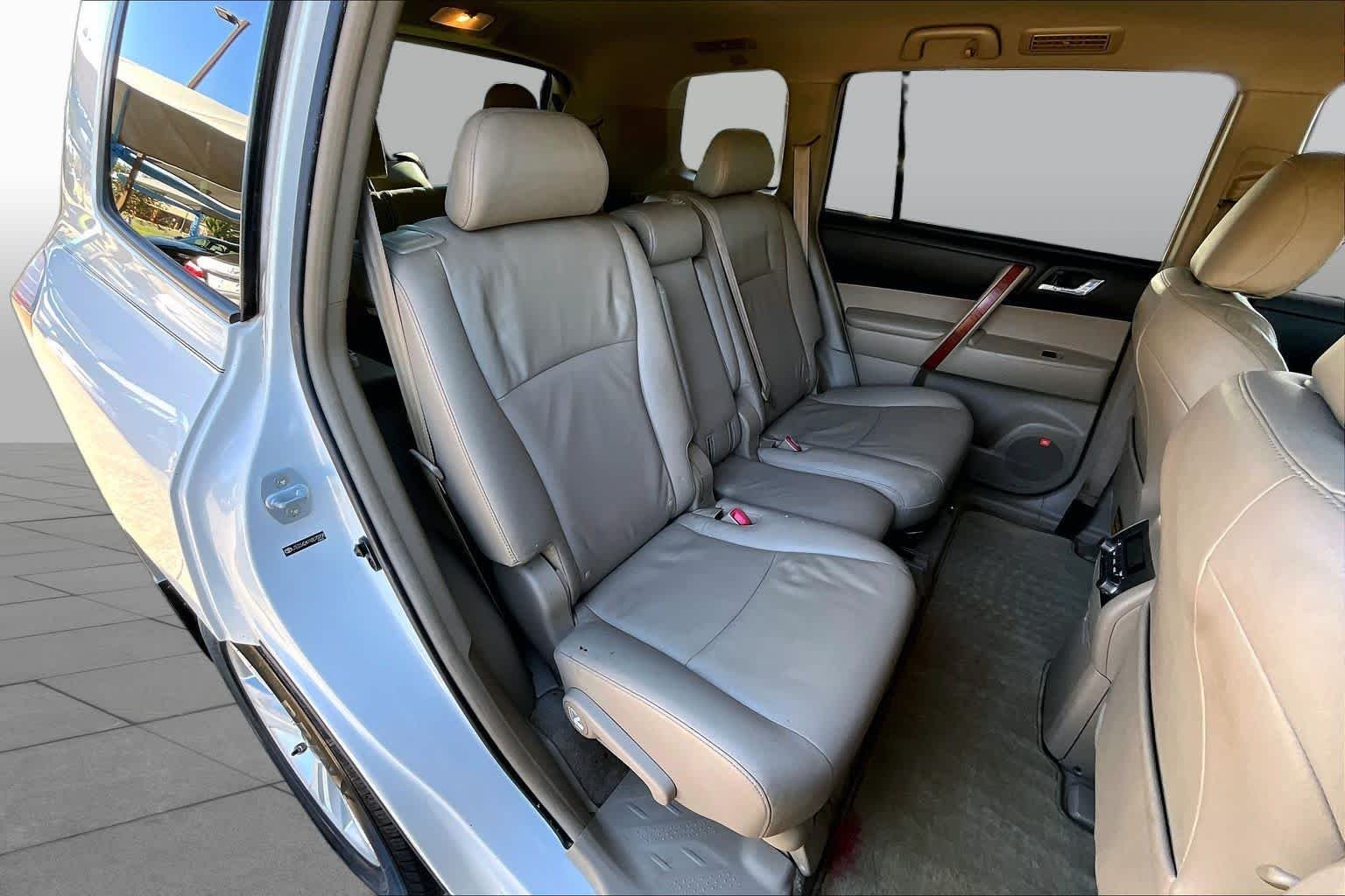 Used 2009 Blizzard Pearl Toyota Limited image 19