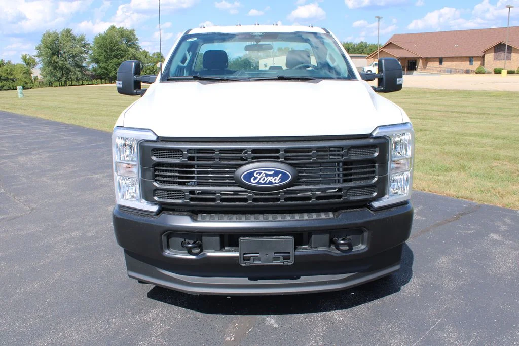 New 2027 Oxford White Ford F-350® XL image 2