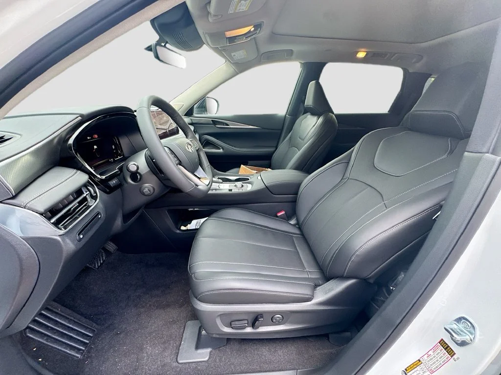 New 2027 RADIANT WHITE INFINITI Luxe FWD image 22