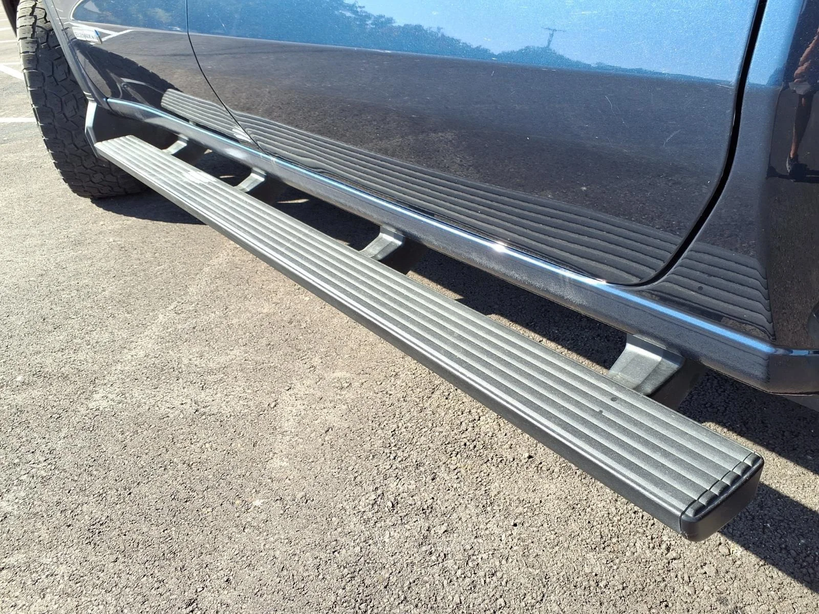 Used 2021 Pacific Blue Metallic GMC Elevation image 4