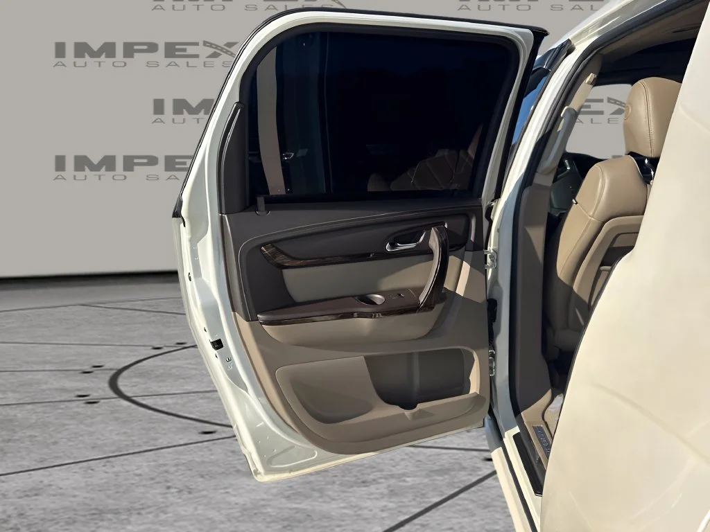 Used 2015 White GMC Denali image 29