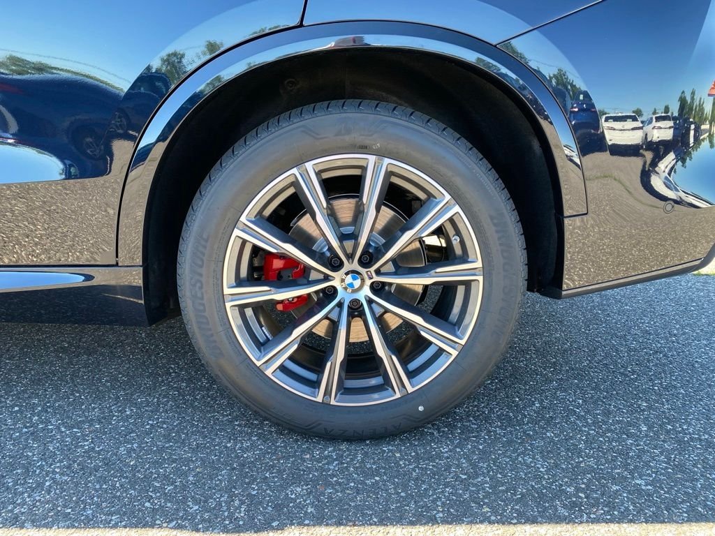 New 2026 Carbon Black Metallic BMW xDrive40i image 5