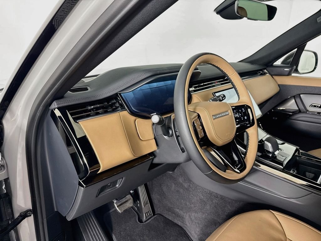 New 2026 Borasco Grey Land Rover Dynamic SE image 4