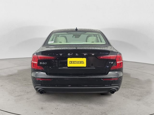 Used 2019 Black / Stone Volvo T5 Momentum image 6