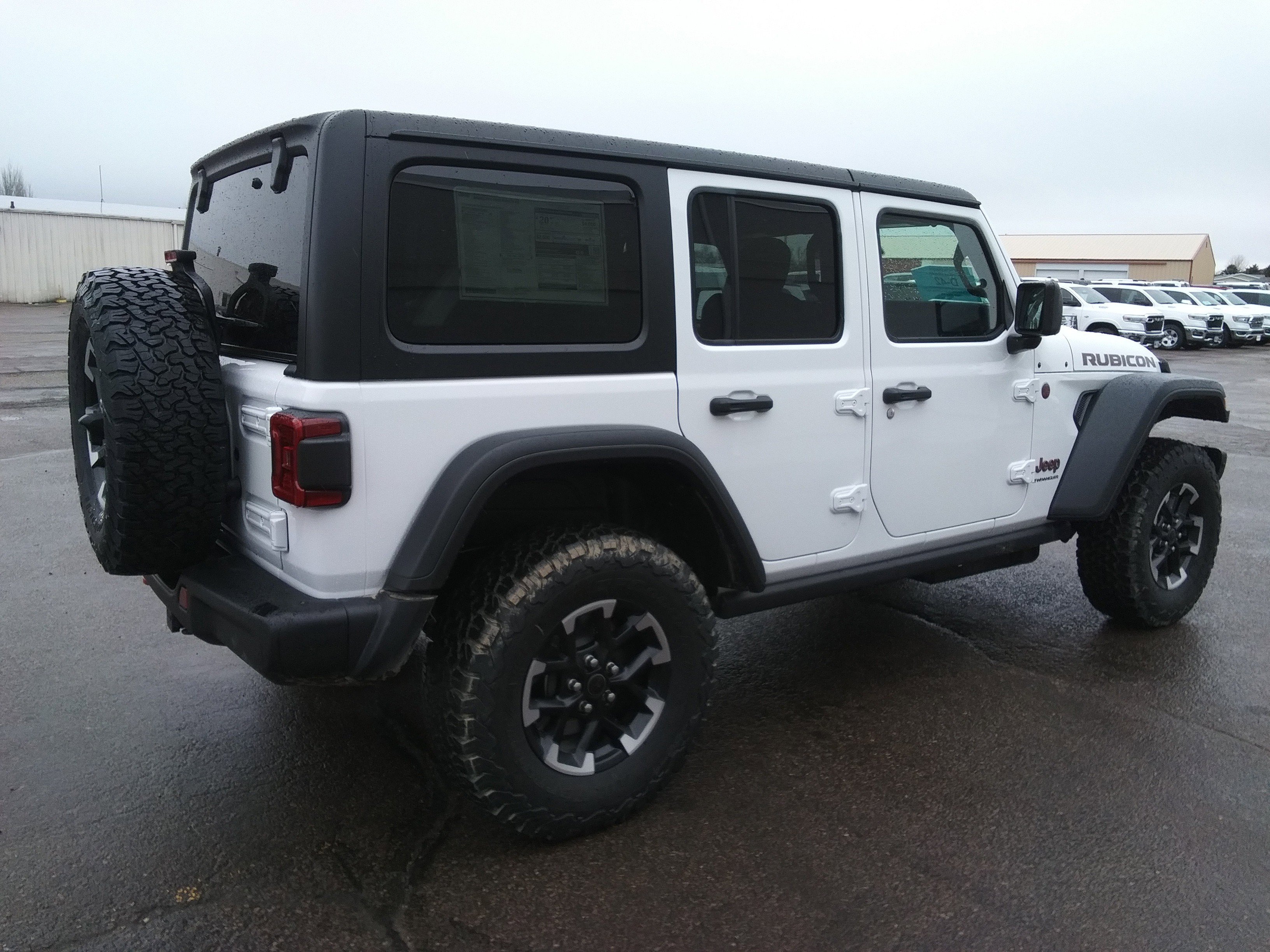 New 2026 Bright White Clear-Coat Exterior Paint Jeep Rubicon image 5