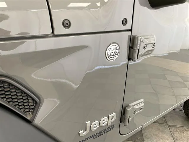 Used 2021 GRAY Jeep Sport image 32