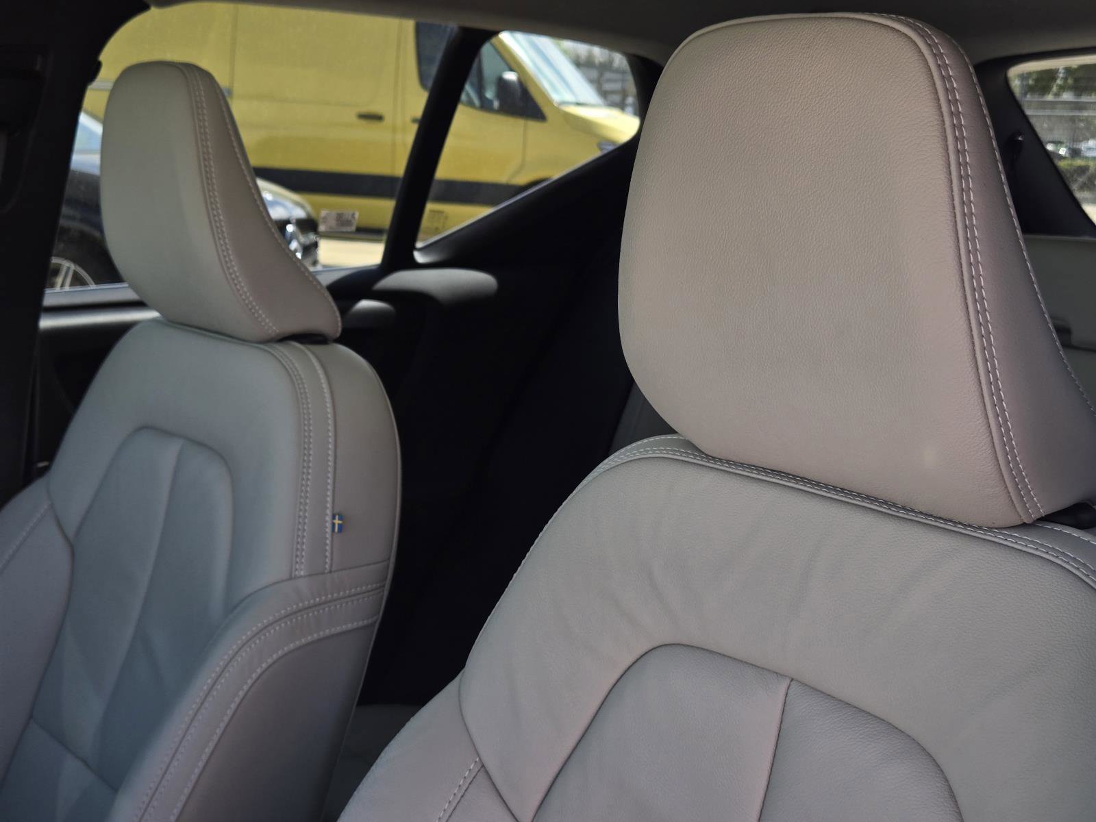 Used 2023 Crystal White Volvo Ultimate Bright Theme image 26