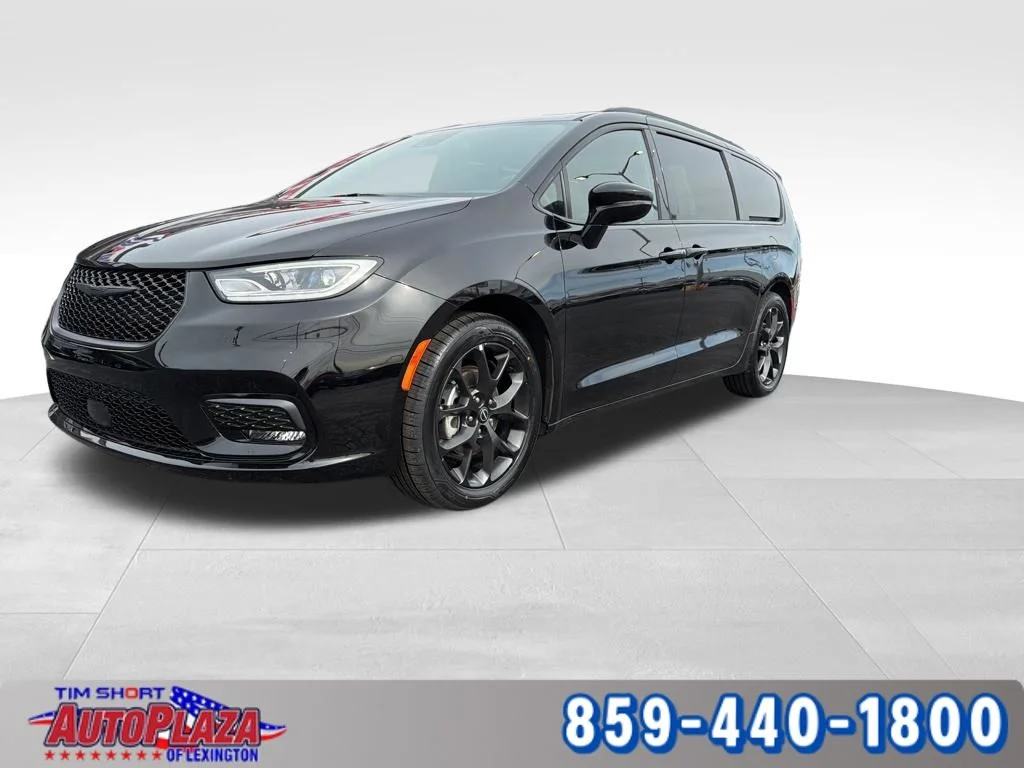 Used 2025 Black Chrysler Limited image 1