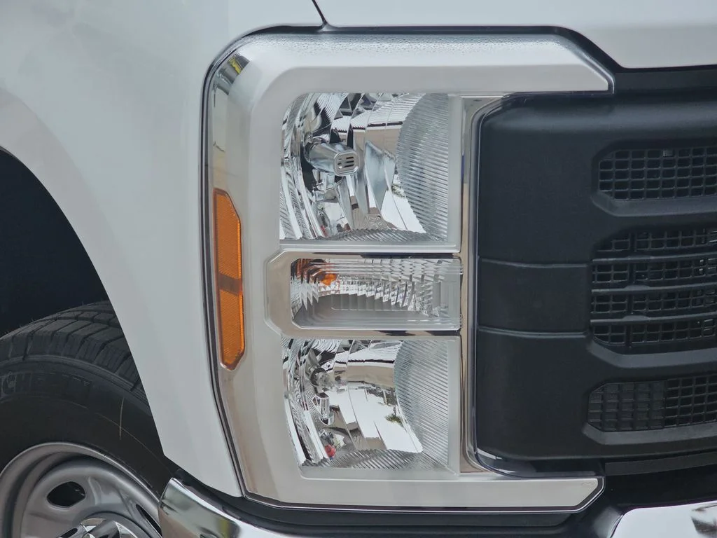 New 2026 Oxford White Ford F-250® XL image 33