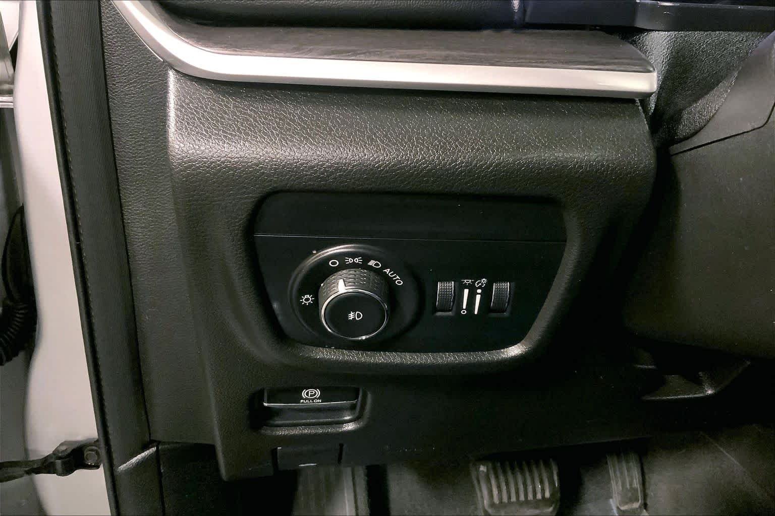 Used 2021 Silver Zynith Jeep Limited image 35